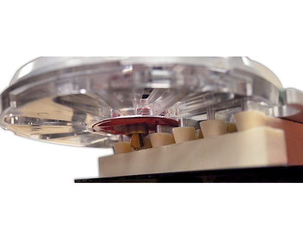 Universalus frezerio padas su kopijavimo žiedų komplektu