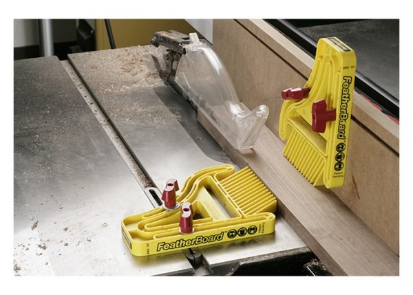 Plunksninių ruošinio spaustukų blokas Milescraft D/T FeatherBoard - panaudojimo pavyzdys