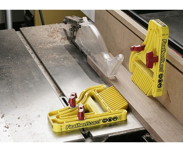 Plunksninių ruošinio spaustukų blokas Milescraft D/T FeatherBoard - panaudojimo pavyzdys