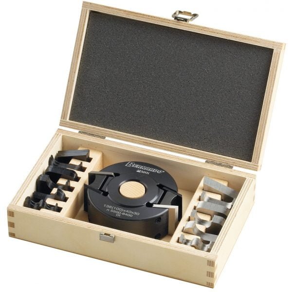 Frezavimo galva su keičiamais įvairių profilių peiliais