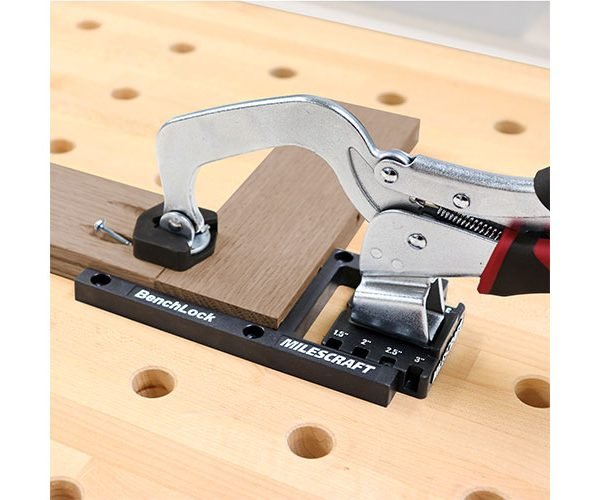 Darbastalio spaustuvų fiksatorius Milescraft - panaudojimo pavyzdys