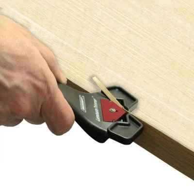 Pjoviklis briaunų apklijavimo juostos šonų apipjovimui Milescraft Laminate Trimmer - panaudojimo pavyzdys