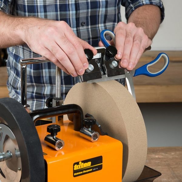 Staliaus įrankių galandimo staklės Triton TWSS10 - panaudojimo pavyzdys