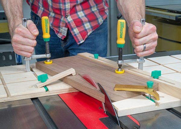 Tvirtinimo priemonių komplektas MATCHFIT Dovetail Track Hardware™ Variety Pack - panaudojimo pavyzdys