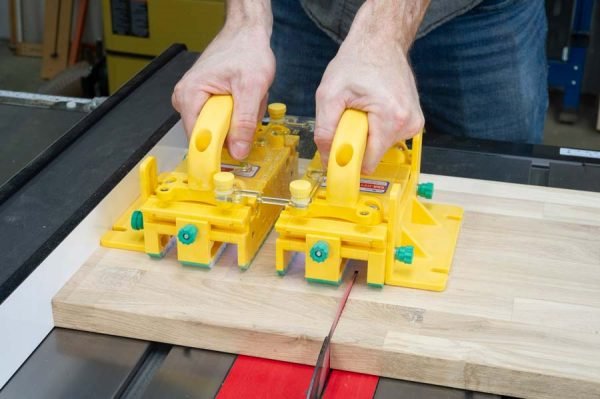 Apsauginis skydelis – jungtis MicroJig GRR-RIPPER 3D stūmimo blokui - panaudojimo pavyzdys