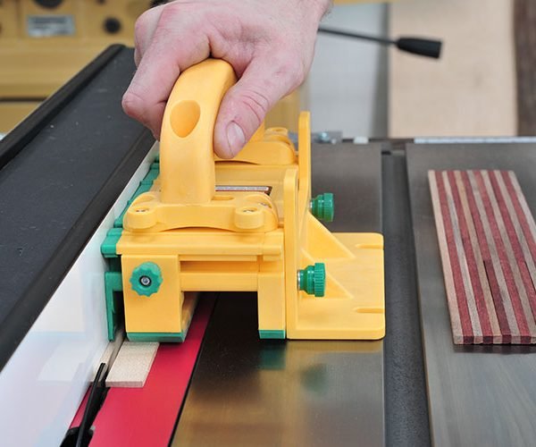 Papildoma spaudimo atrama ypač siaurų ruošinių pjovimui MicroJig GRR-RIPPER GRP-11G