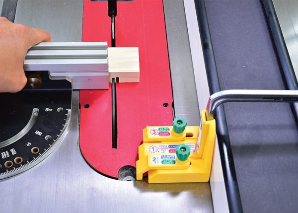 Pagalbinis šablonas griovelių išpjovimui MATCHFIT Dado Stop - panaudojimo pavyzdys