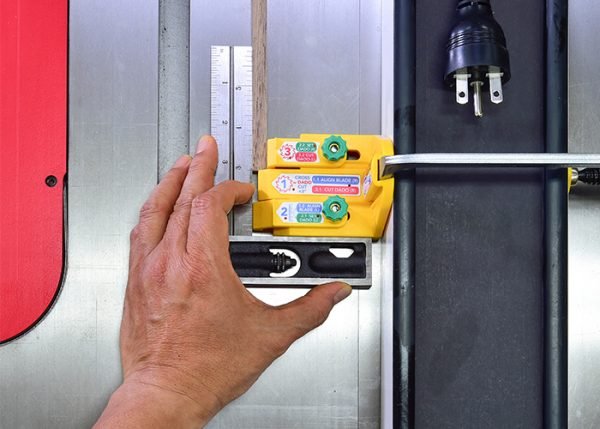 Pagalbinis šablonas griovelių išpjovimui MATCHFIT Dado Stop - panaudojimo pavyzdys