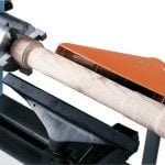 Stovas su antgaliu drožlių nutraukimui nuo medienos tekinimo staklių