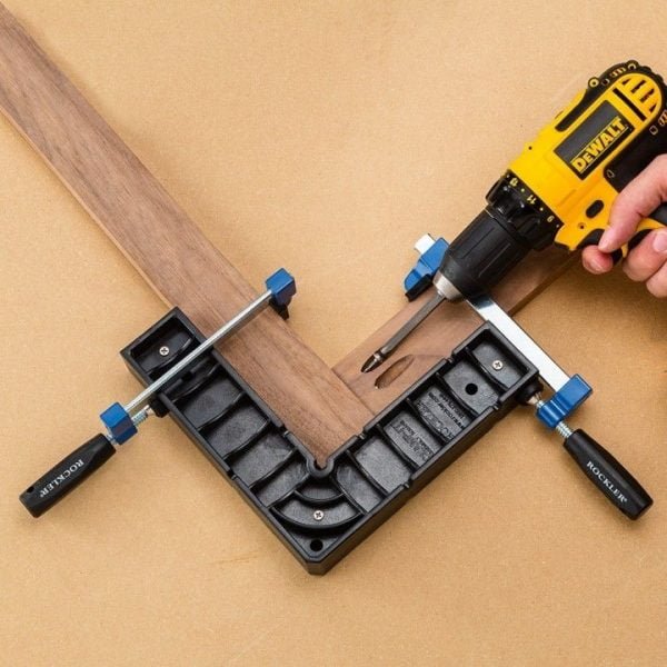 Status kampas baldų surinkimui Rockler Clamp-It - panaudojimo pavyzdys