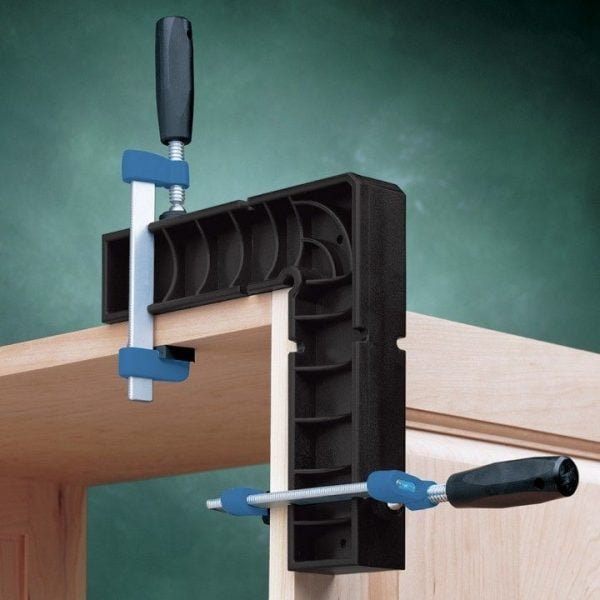 Status kampas baldų surinkimui Rockler Clamp-It - panaudojimo pavyzdys