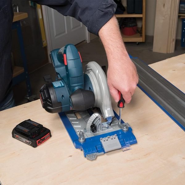 Universali kreipiančioji liniuotė diskiniams pjūklams Kreg Accu-Cut