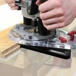 Universalus frezerio padas su kreipiančiąja atrama Milescraft Edge&Mortise Guide - panaudojimo pavyzdys