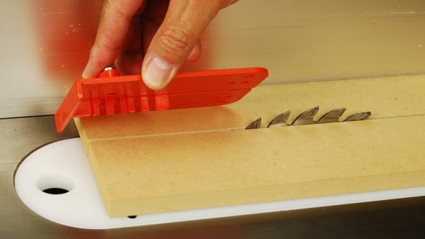 Ruošinio daliklių medienos pjovimo staklėms komplektas Microjig MJ SPLITTER Steel Pro - montavimo pavyzdys