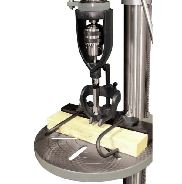 Priedas gręžimo staklių pritaikymui keturkampiams grąžtams