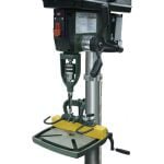 Priedas gręžimo staklių pritaikymui keturkampiams grąžtams