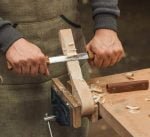 Dvirankis traukiamasis peilis