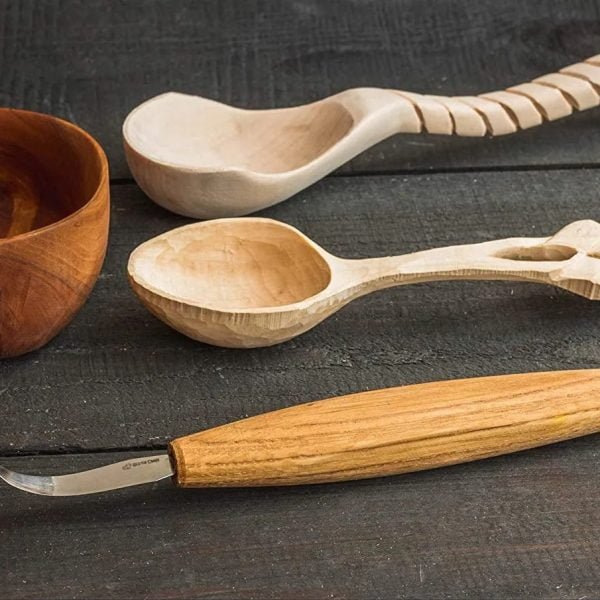 Drožinėjimo peilis lenktais ašmenimis