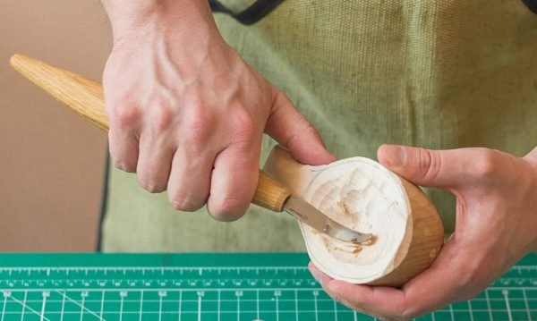 Drožinėjimo peilis lenktais ašmenimis