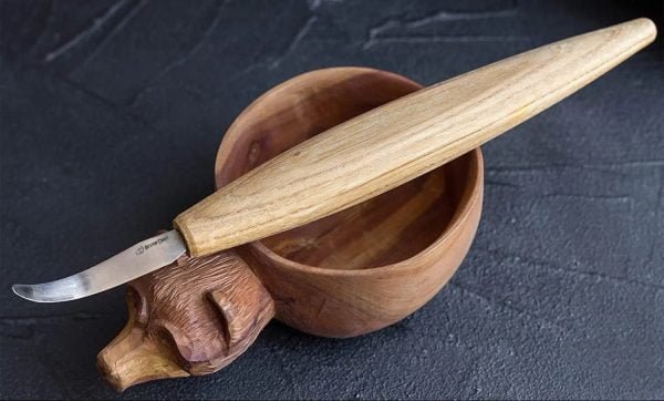 Drožinėjimo peilis lenktais ašmenimis