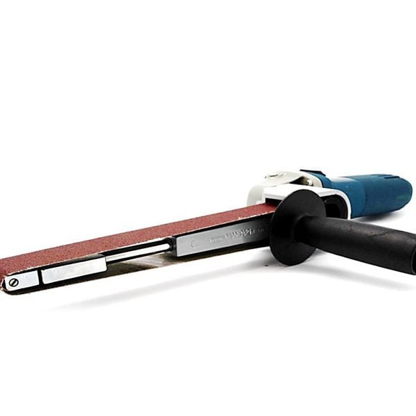 Kampinio šlifuoklio priedas juostiniam šlifavimui MANPA TOOLS - panaudojimo pavyzdys