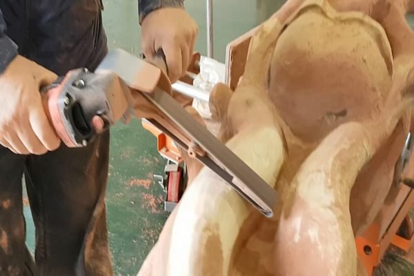 Kampinio šlifuoklio priedas juostiniam šlifavimui MANPA TOOLS - panaudojimo pavyzdys