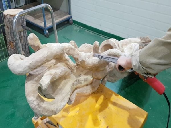 Kampinio šlifuoklio priedas juostiniam šlifavimui MANPA TOOLS - panaudojimo pavyzdys