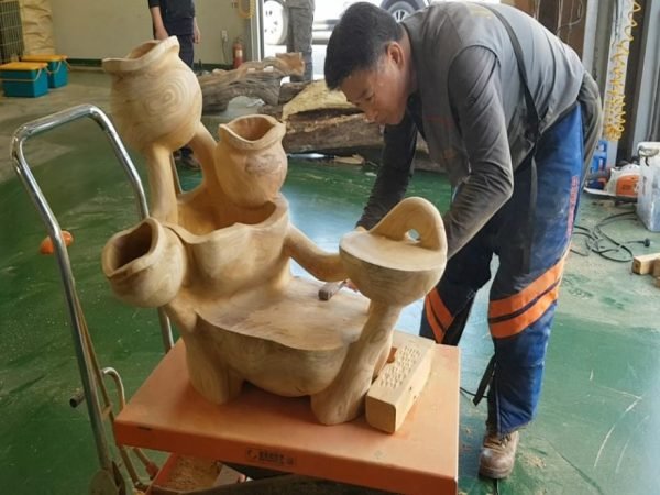 Kampinio šlifuoklio priedas juostiniam šlifavimui MANPA TOOLS - panaudojimo pavyzdys