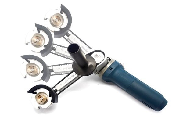 Drožybos priedas Manpa Tools Multi Cutter Attachment sumontuotas ant kampinio šlifuoklio - kampo keitimas