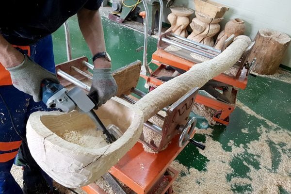 Kampinio šlifuoklio priedas juostiniam šlifavimui MANPA TOOLS Multi Cutter Attachment - panaudojimo pavyzdys