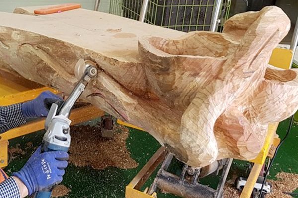 Kampinio šlifuoklio priedas juostiniam šlifavimui MANPA TOOLS Multi Cutter Attachment - panaudojimo pavyzdys