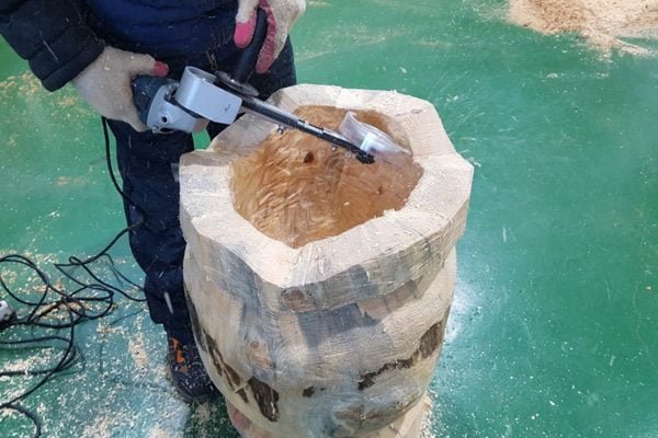 Kampinio šlifuoklio priedas juostiniam šlifavimui MANPA TOOLS Multi Cutter Attachment - panaudojimo pavyzdys