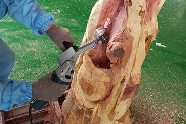 Kampinio šlifuoklio priedas juostiniam šlifavimui MANPA TOOLS Multi Cutter Attachment - panaudojimo pavyzdys