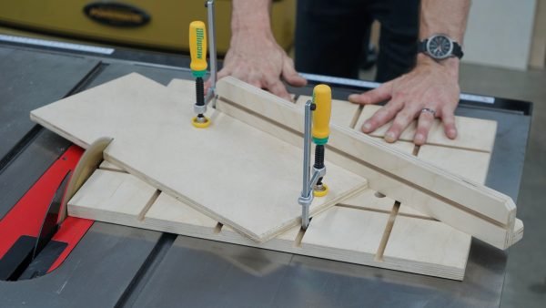 Tikslaus nustatymo šliaužiklis MicroJig ZEROPLAY Miter Bar - panaudojimo pavyzdys