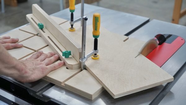 Tikslaus nustatymo šliaužiklis MicroJig ZEROPLAY Miter Bar - panaudojimo pavyzdys