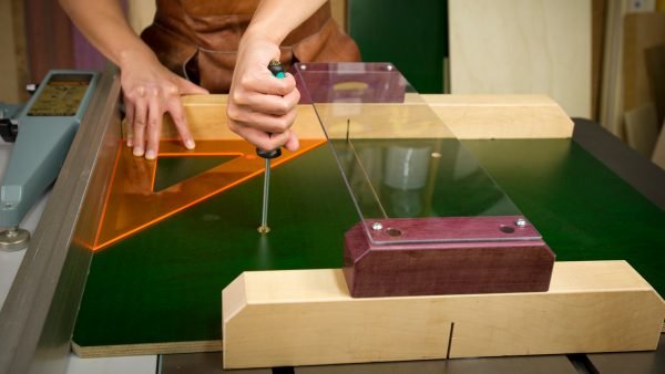 Tikslaus nustatymo šliaužiklis MicroJig ZEROPLAY Miter Bar - panaudojimo pavyzdys