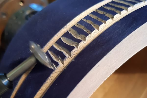 Mini drožtuvas trikampėmis pjovimo briaunomis Manpa Tools Mini Triangular Carving Bit - panaudojimo pavyzdys