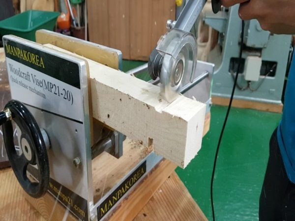 Drožybos diskas su keturkampėmis pjovimo briaunomis Manpa Tools Square Cutter 3" (70 mm) - panaudojimo pavyzdys