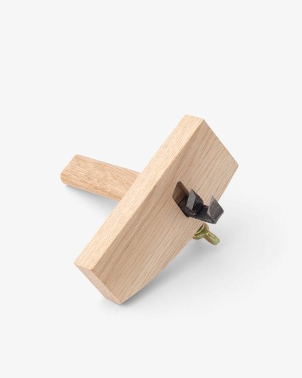 Japoniškas staliaus įrankis lygiagrečių linijų brėžimui