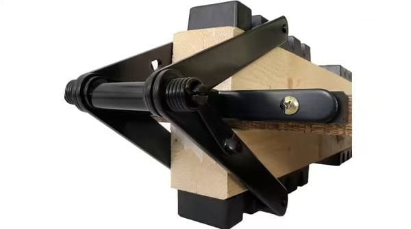 Keturpusis skydo klijavimo spaustuvas - panaudojimo pavyzdys