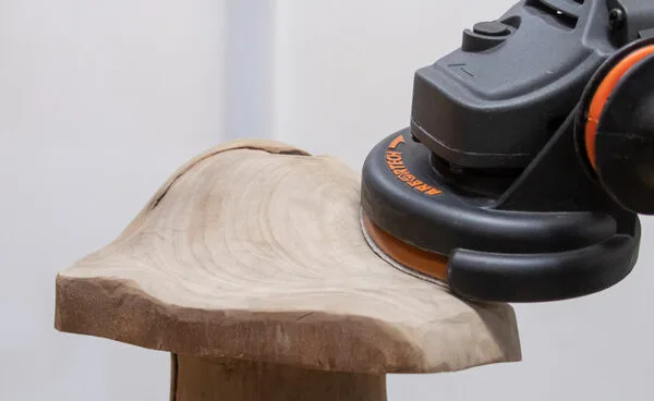 Elektrinis šlifuoklis Arbortech Power Carving Unit - panaudojimo pavyzdys